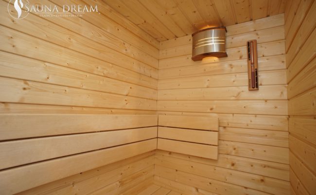 Interiér-saunové-kabiny-výbava-Comfort-finský-smrk-a-africká-vrba-abachi